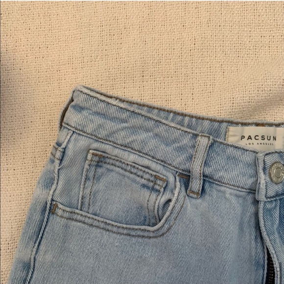 PACSUN Lightwash Mom Jeans Denim - Picture 5 of 6